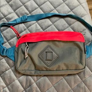 Fanny pack colorblock